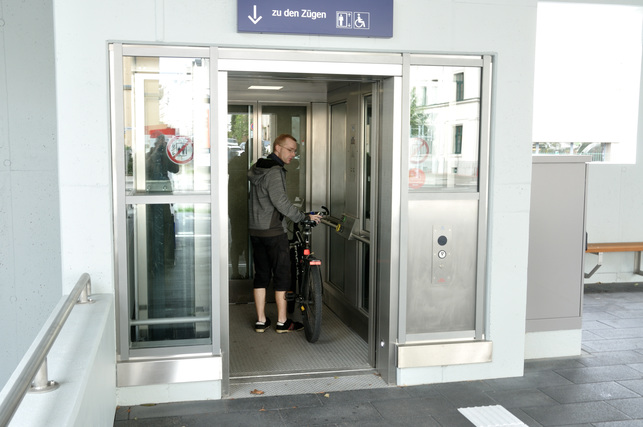 Neuer Bahnsteigzugang zum Hauptbahnhof: Fahrstuhl
